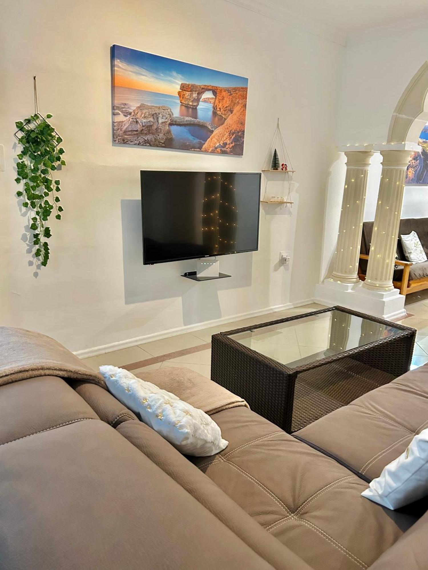 Beach Front 3-Bedroom Holiday Home Mellieħa Екстериор снимка
